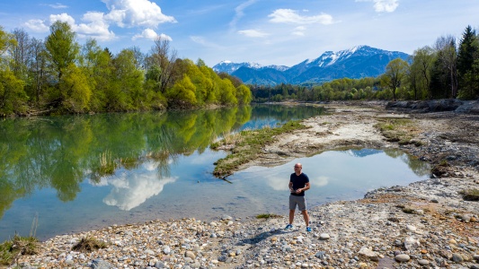 Drohne fliegen an der Drau